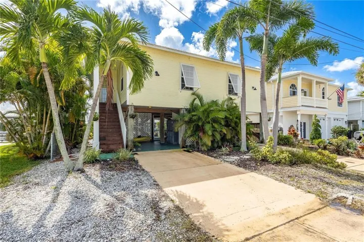 2761  Geary  ST, Matlacha, FL 33993