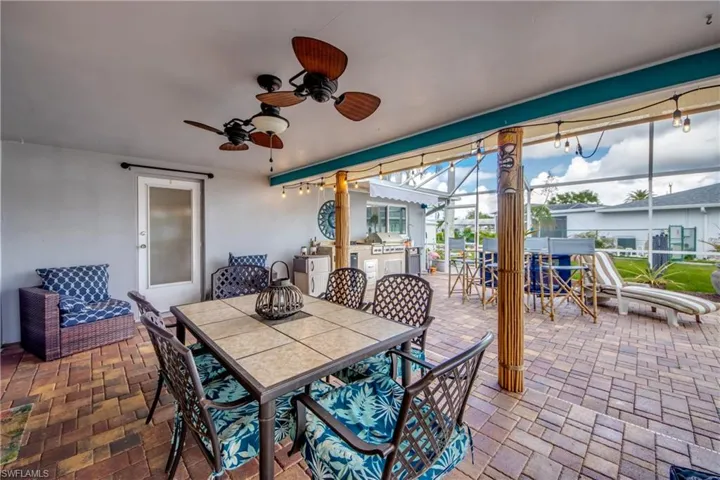 Lanai with ceiling fan
