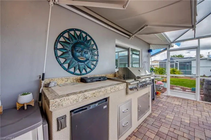Lanai outdoor kitchen