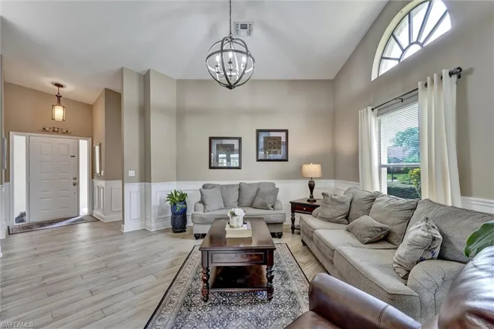 453 Countryside Dr, Naples, Florida 34104