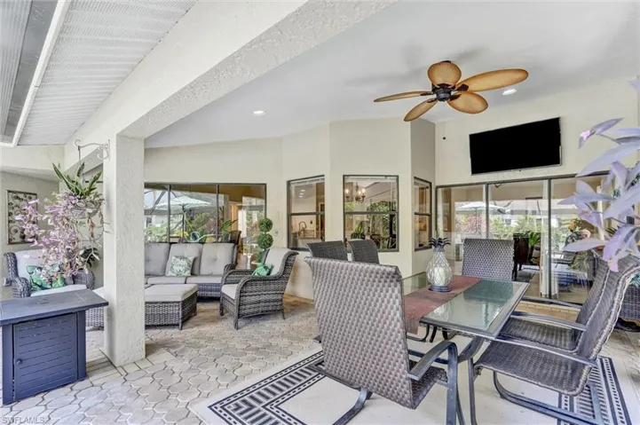 453 Countryside Dr, Naples, Florida 34104