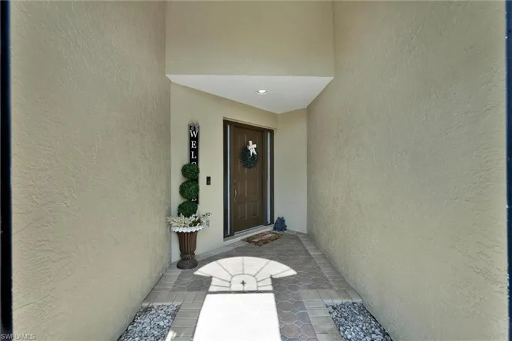 453 Countryside Dr, Naples, Florida 34104