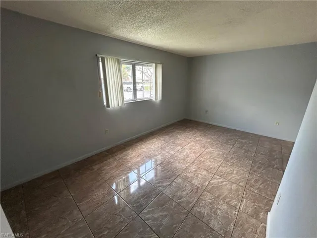 3704 Broadway 101, Fort Myers, Florida 33901