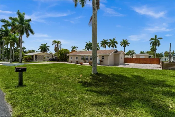 12071 Palm Dr, Fort Myers, Florida 33908