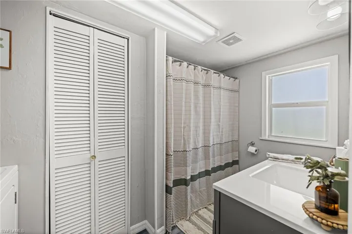 12071 Palm Dr, Fort Myers, Florida 33908