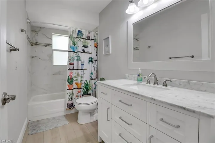 2542 Sw 37th St, Cape Coral, Florida 33914