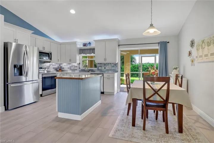 2542 Sw 37th St, Cape Coral, Florida 33914