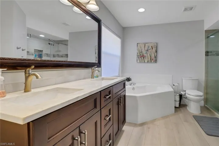 2542 Sw 37th St, Cape Coral, Florida 33914