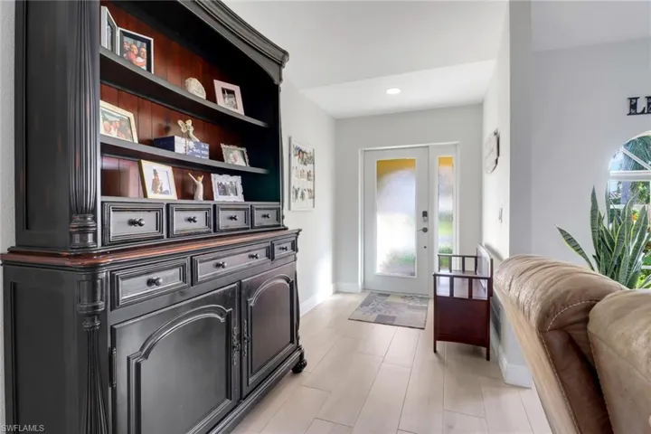 2542 Sw 37th St, Cape Coral, Florida 33914