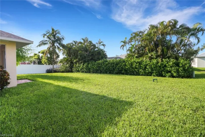 2542 Sw 37th St, Cape Coral, Florida 33914