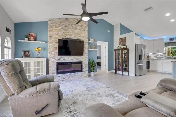 2542 Sw 37th St, Cape Coral, Florida 33914