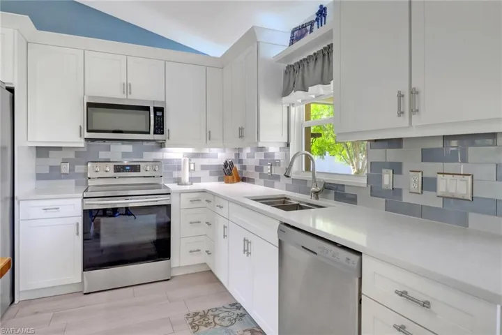 2542 Sw 37th St, Cape Coral, Florida 33914