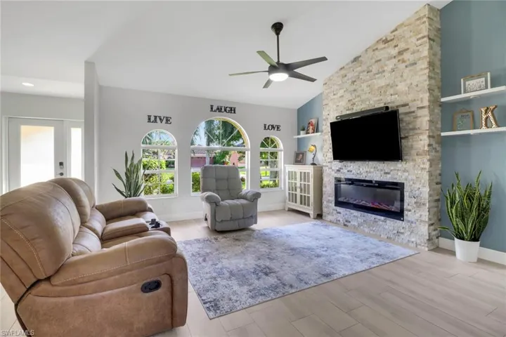 2542 Sw 37th St, Cape Coral, Florida 33914