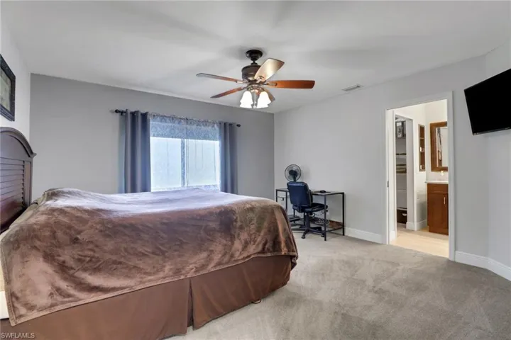 2542 Sw 37th St, Cape Coral, Florida 33914