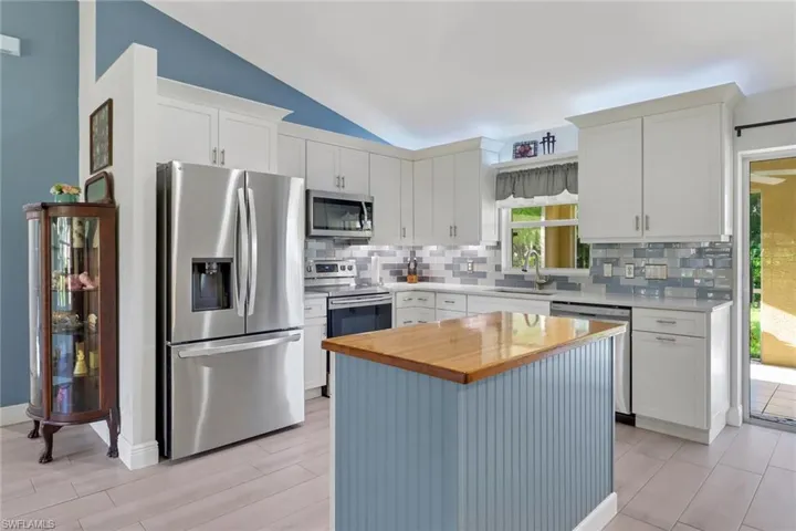 2542 Sw 37th St, Cape Coral, Florida 33914