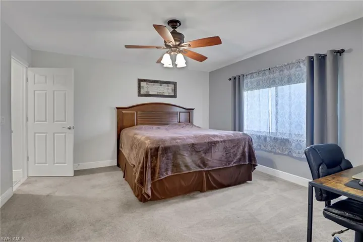 2542 Sw 37th St, Cape Coral, Florida 33914