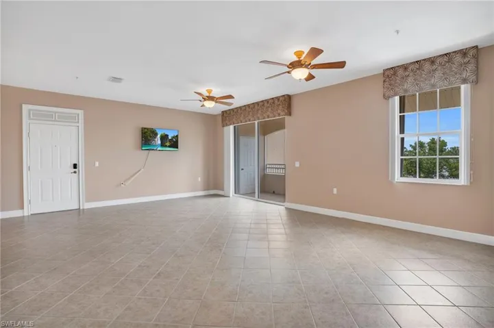 Tiled empty room with ceiling fan