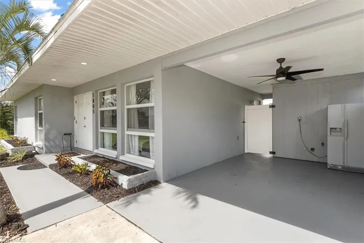 Property entrance featuring stucco siding and a ceiling fan