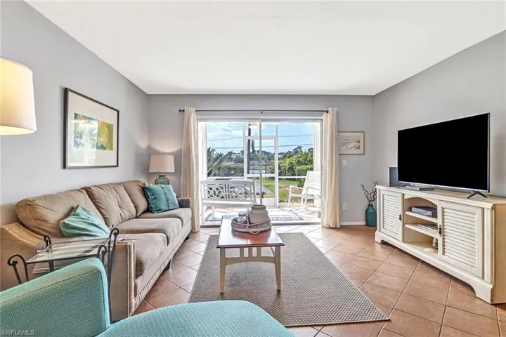 1001 Foxfire Ln 109, Naples, Florida 34104