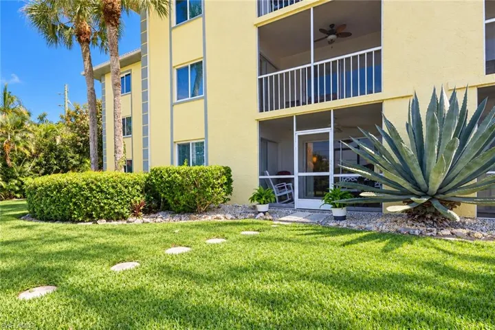 1001 Foxfire Ln 109, Naples, Florida 34104