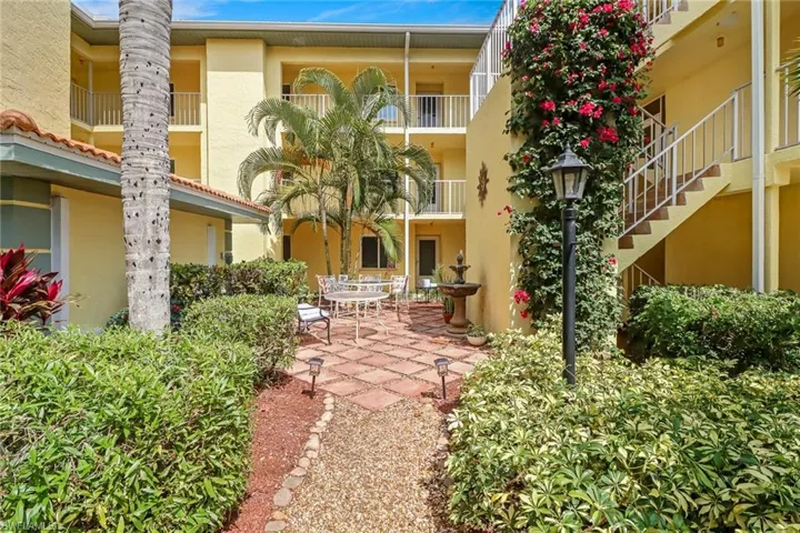 1001 Foxfire Ln 109, Naples, Florida 34104