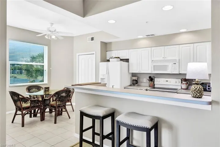 Kitchen/Breakfast Nook