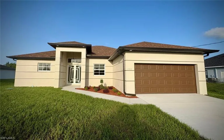 Prairie-style home with driveway, an attached garage, stucco siding, and a front yard