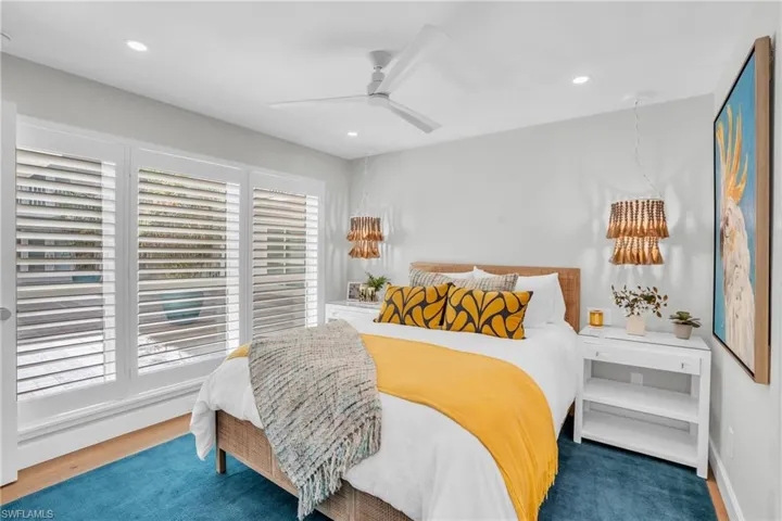 9517 Gulf Shore Dr 202, Naples, Florida 34108