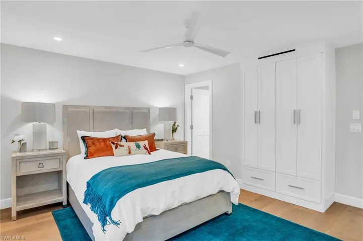 9517 Gulf Shore Dr 202, Naples, Florida 34108