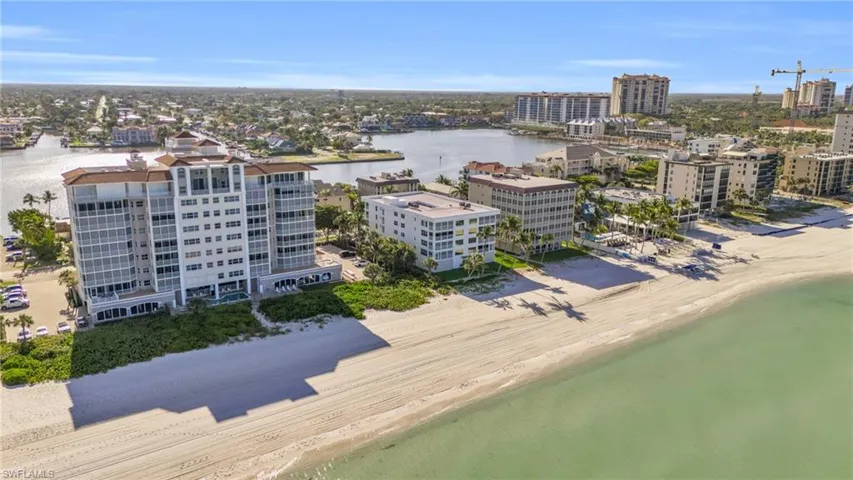 9517 Gulf Shore Dr 202, Naples, Florida 34108