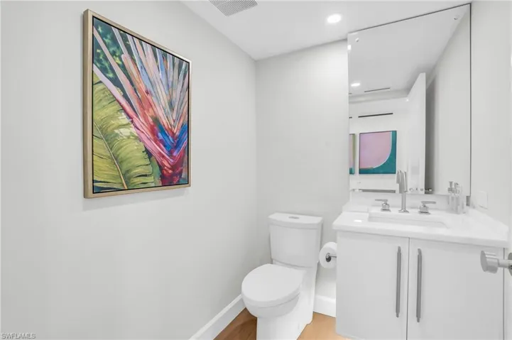 9517 Gulf Shore Dr 202, Naples, Florida 34108