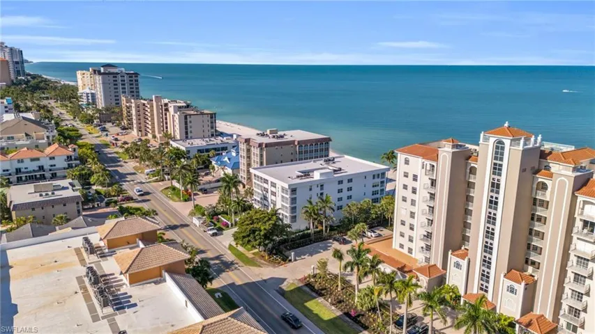 9517 Gulf Shore Dr 202, Naples, Florida 34108