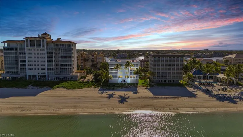 9517 Gulf Shore Dr 202, Naples, Florida 34108