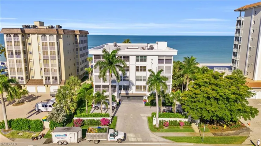 9517 Gulf Shore Dr 202, Naples, Florida 34108