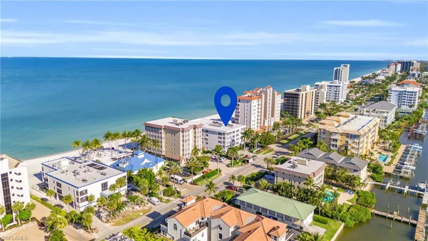 9517 Gulf Shore Dr 202, Naples, Florida 34108