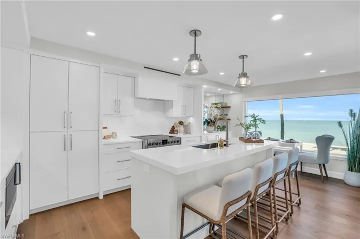 9517 Gulf Shore Dr 202, Naples, Florida 34108