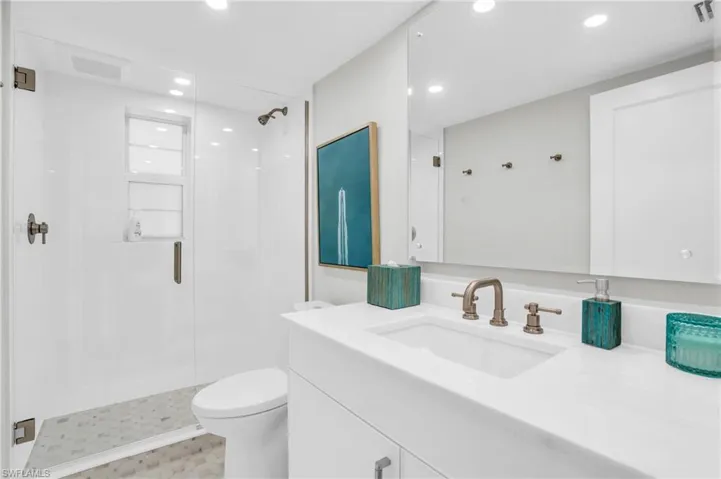 9517 Gulf Shore Dr 202, Naples, Florida 34108