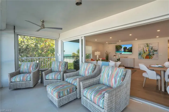 9517 Gulf Shore Dr 202, Naples, Florida 34108