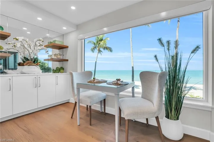 9517 Gulf Shore Dr 202, Naples, Florida 34108