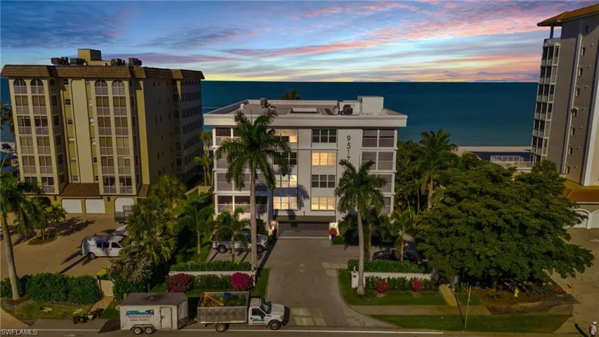 9517 Gulf Shore Dr 202, Naples, Florida 34108
