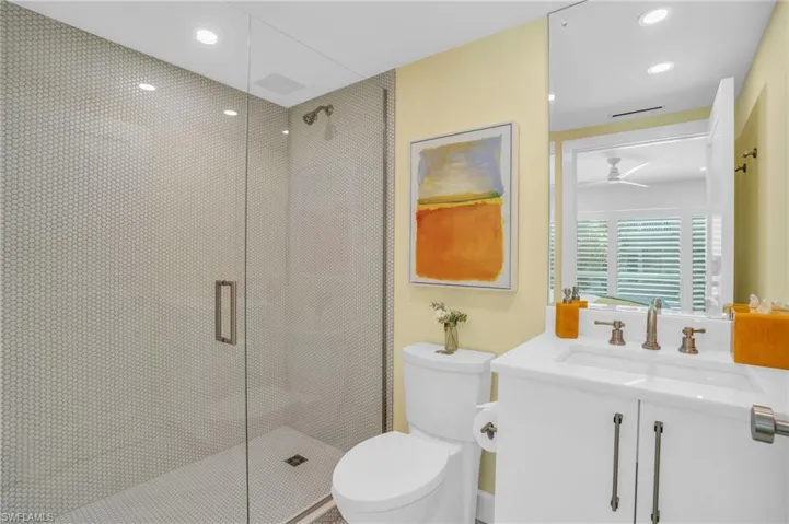 9517 Gulf Shore Dr 202, Naples, Florida 34108