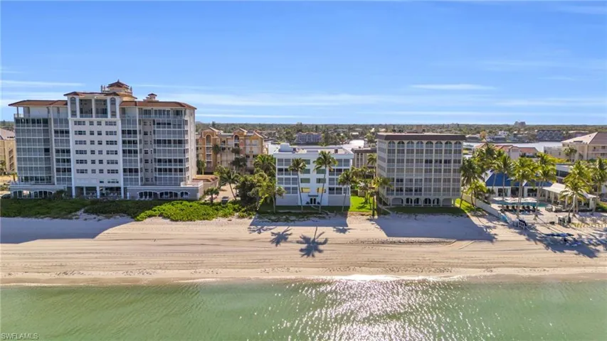 9517 Gulf Shore Dr 202, Naples, Florida 34108