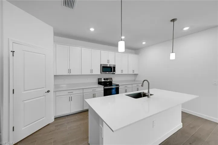 17581  Saddleback  LOOP, North Fort Myers, FL 33917