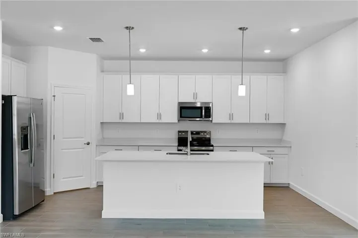 17581  Saddleback  LOOP, North Fort Myers, FL 33917