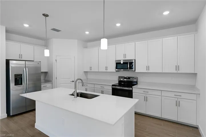 17581  Saddleback  LOOP, North Fort Myers, FL 33917