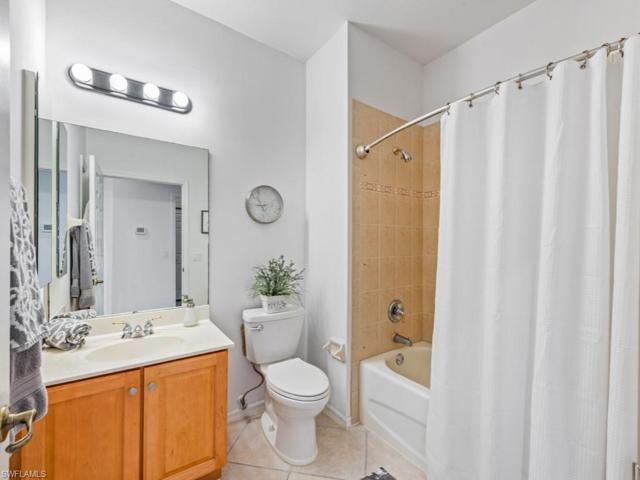 Full Bathroom With Tub