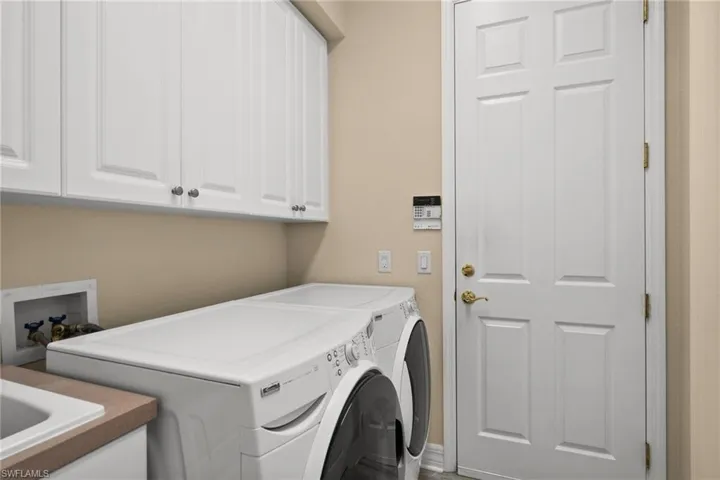 14911  Laguna  DR, Fort Myers, FL 33908