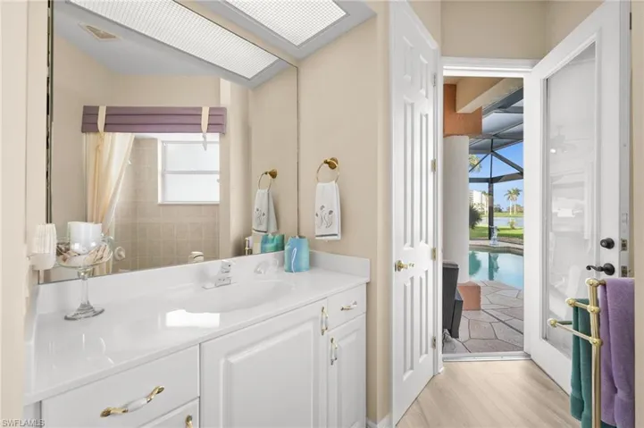 14911  Laguna  DR, Fort Myers, FL 33908