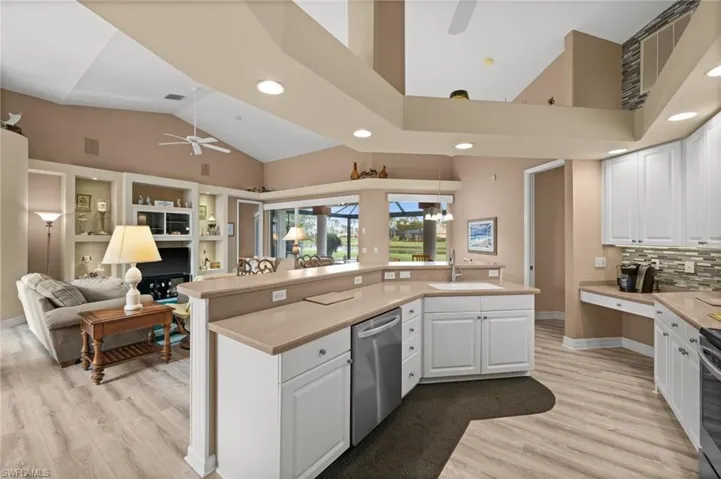 14911  Laguna  DR, Fort Myers, FL 33908