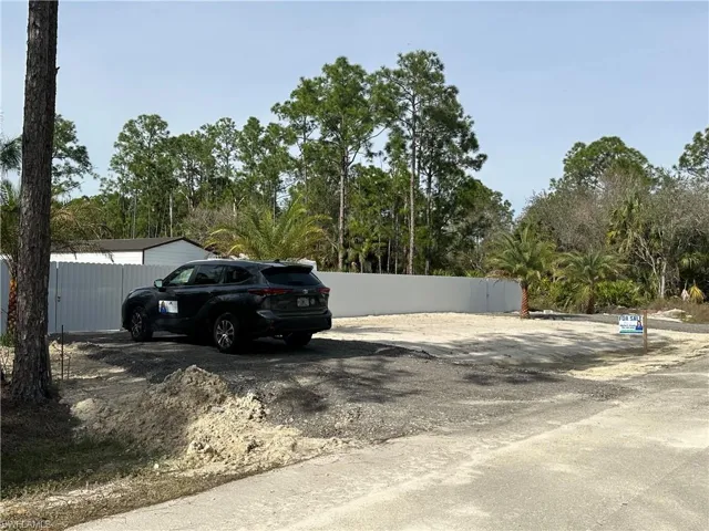 1215  Hamilton  AVE, Lehigh Acres, FL 33972